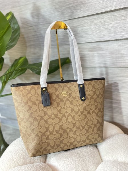 حقيبة كوتش مختومة ماستر كوبي حجم كبير مع علبة ✨